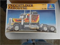 Italeri Freightliner Aerodyne Model Kit #785