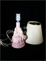 Pink Colonial Couple Lamp w/shade
