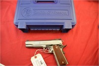 Smith & Wesson SW1911 .45 auto Pistol