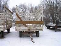 WOOD BALE THROW WAGON ON GEAR