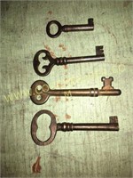4 old antique skeleton keys