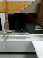 40 inch Samsung flat screen TV.
With remote