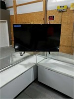 50 inch sanyo led flat screen TV with remote.