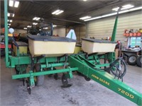 JD 7200 Planter