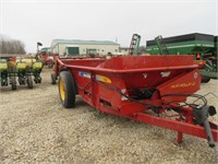 NH 155 Spreader w/Top Beater, Good Condition