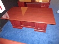 HON Mahogany Executive Style Desk w/ center Drawer