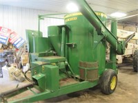 JD 700 Mixer Mill w/Hay Table