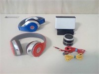 2 PR. KOMC headphones & 2 Bluetooth speakers