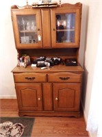 Maple four door two drawer hutch