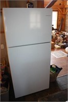 Amana Refrigerator 29.75 x 30.75 x 66H