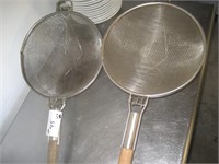 Lot of 2 Strainer