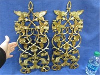 2 cast iron metal wall hangings