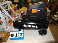 HUSKY AIR COMPRESSOR 135 PSI--WORKS