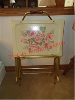4 VINTAGE TV TRAYS W/ STAND