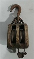 Block and tackle pulley