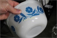 VINTAGE BLUE FLOWER DECAL MIXING BOWL