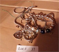 Small Qty of costume jewelry: necklaces,