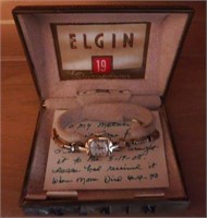 Elgin Ladies wrist watch in original box