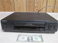 Sony SLV-677HF VCR - Powers On - Not Tested