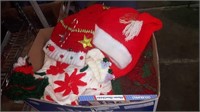 Box with Christmas throw and 2 pillowcases,