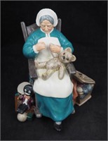 Vtg Royal Doulton The Nanny 6" 2221 Figurine