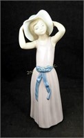 Vtg Lladro Girl W Hat & Blue Bow 10" Figurine
