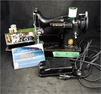 Singer 221 Featherlite Sewing Machine W Case