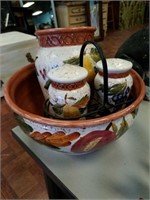 Big bowl and vase with  fruits on them