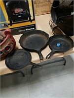 3 cast iron skillets