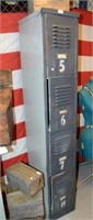 Original vintage 4 door locker,