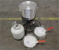 Propane Cooker w/(3) Pots & Full Propane Tank