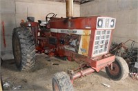 IH 766 tractor