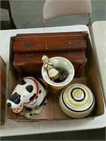 Box of cookie jar, vase, jewelry box