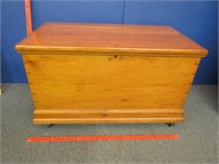 nice antique 1800's blanket chest (dovetailed)