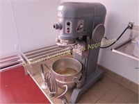 DOUGH MIXER, HOBART SN 223748152NR, INCLUDES 2