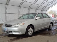 2005 Toyota Camry LE 4D Sedan