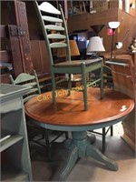 ROUND DINING TABLE W/3 CHAIRS + LEAF