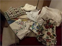 Linens -  Table cloths & place mats
