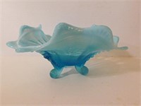 Turquoise Opalescent 3-toed 7.5" ruffled bowl