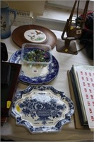 'Delfts' Plate, 2 blue/white plates, box marbles