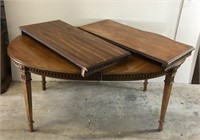 Stanley Furniture Dining Table w/ 2 Leaves