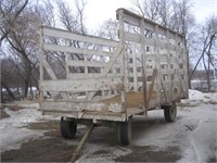 WOOD BALE THROW WAGON ON GEAR