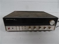 Harman / Kardon model 730 receiver (powers on)