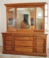 Havertys Solid Oak & Oak Veneer Dresser