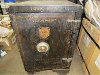 Antique Victor Lock and Safe Co Safe on Wheels