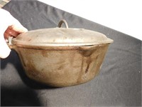 Cast iron pot w/lid and bail - 10" #8 - made in