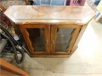 Credenza w/glass doors and glass piece on top -