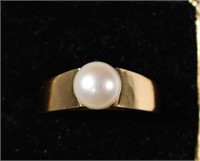 14k GOLD & PEARL RING - LOOKS NEW