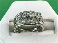 14K WHITE GOLD DIAMOND FLORAL RING