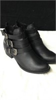 Womens Black boots size 8.5